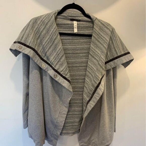 🔆lululemon wrap coat. Gray. Size 6. New condition. Can be worn open or sn… - Picture 8 of 10